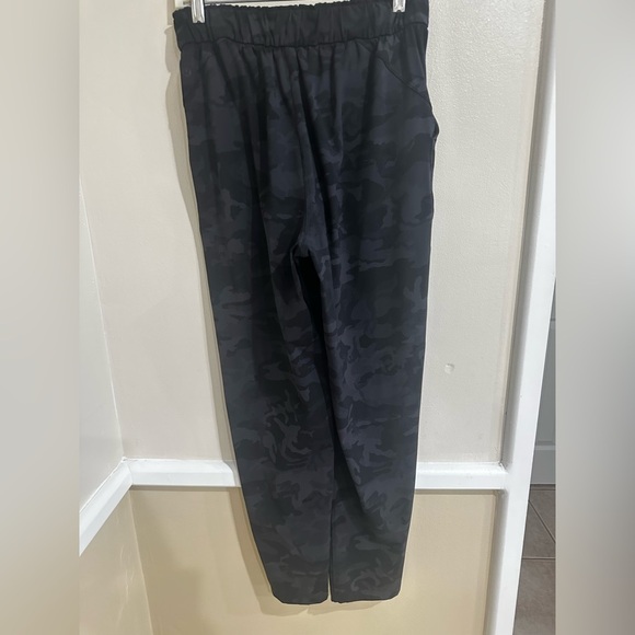 Lululemon Keep Moving Pants 7/8 - Picture 4 of 7